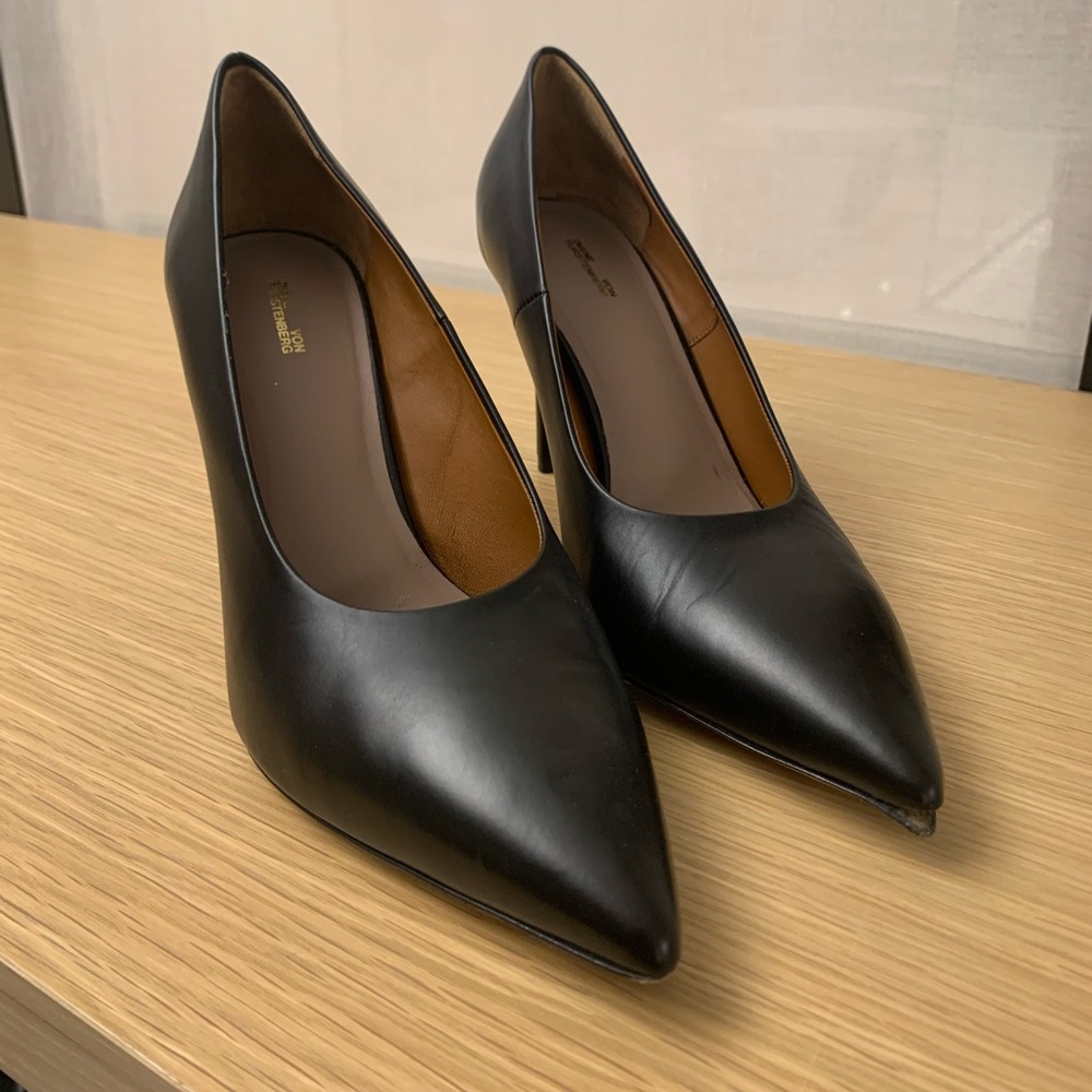 DVF - Diane Von Fustenberg black pumps
